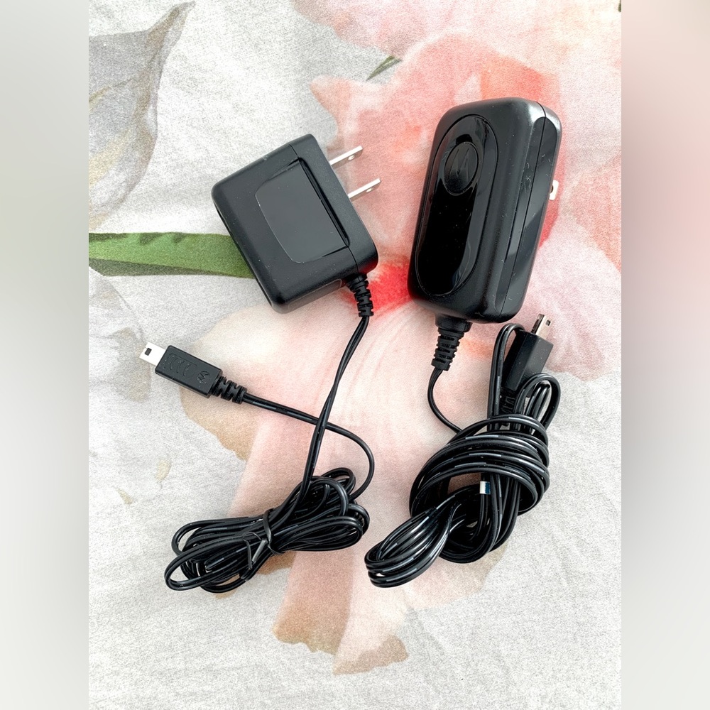 Bundle of 2 ~ black MOTOROLA PHONE CHARGERS ~